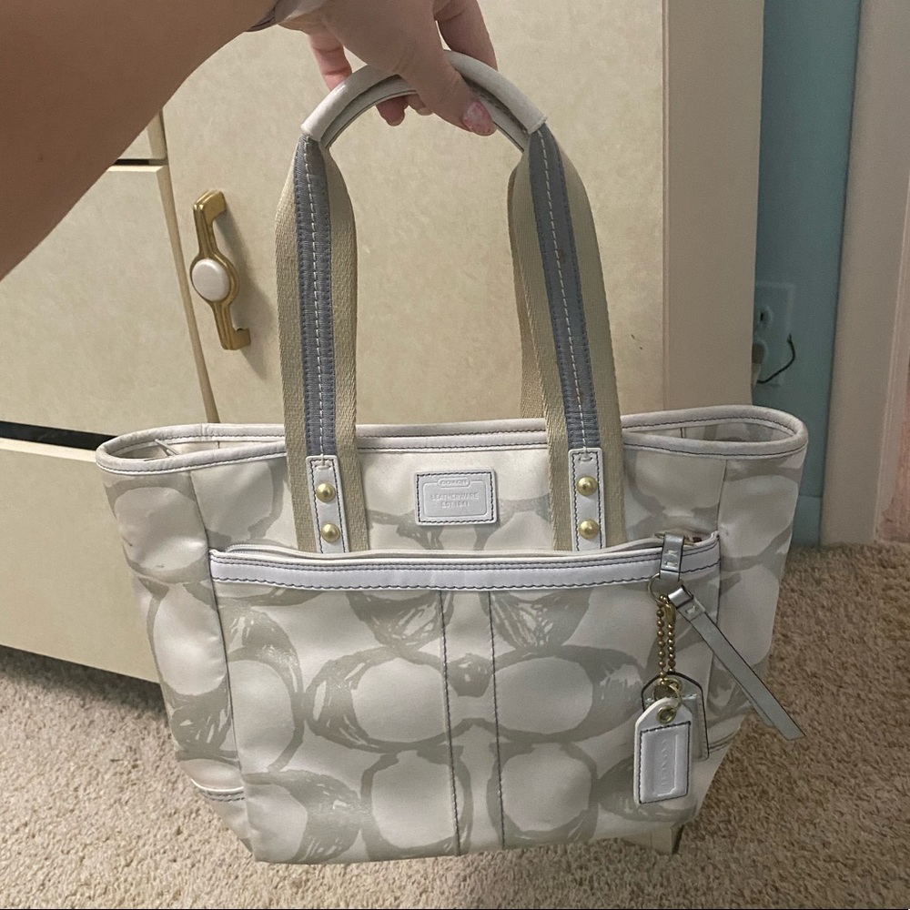 Coach white tote bag silver/light gray tote bag